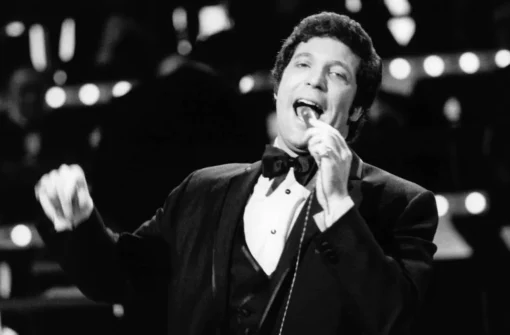 Green Green Grass Of Home – Tom Jones